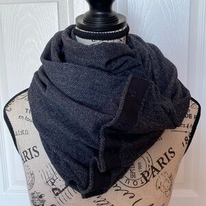 Ivivva by lululemon  Village Chill Scarf